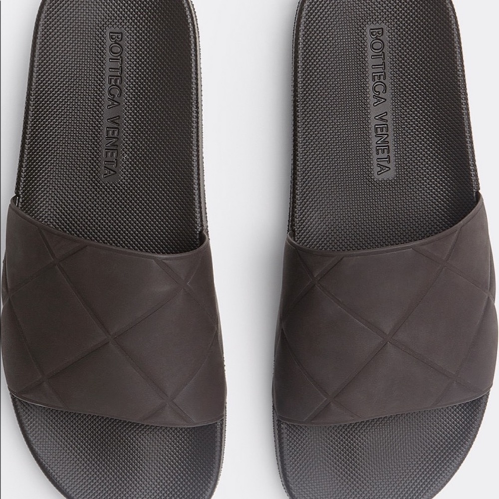 BOTTEGA VENETA
BV Slider rubber slides